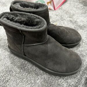 Black Winter Boots with Plush Lining